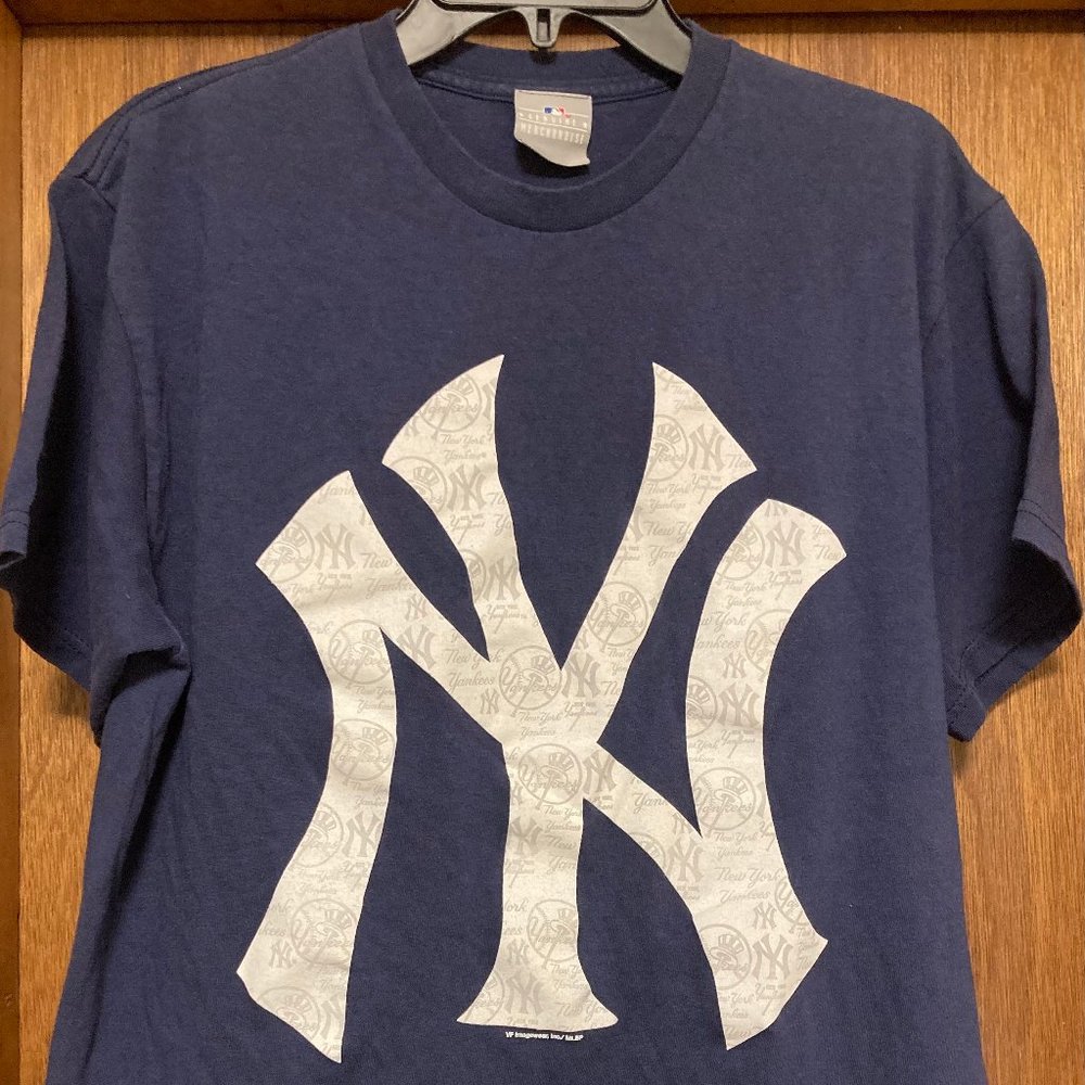 New York Yankees shirt navy blue, size Large